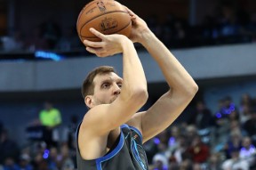 爱游戏中国-尼斯训练开放日；赛前再遭质疑引欢呼；全明星赛在即；轮换策略成焦点