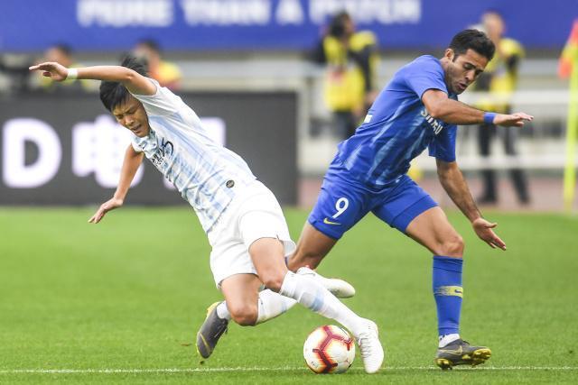 包含阿贾克斯发布备战花絮，赛前队长鼓劲，亚冠任务艰巨，赛季目标并未改变的词条