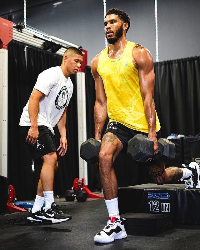 丹佛掘金训练开放日，赛后状态回暖引欢呼，全明星赛在即，心理建设被强调